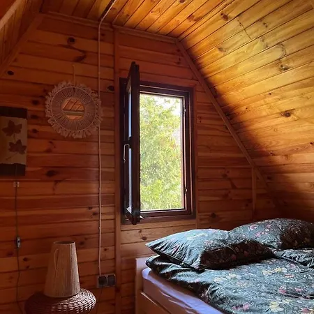 Izdebka Na Podchybiu Izdebnik