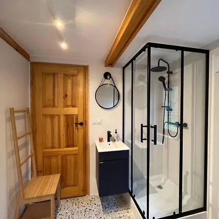 Izdebka Na Podchybiu Izdebnik